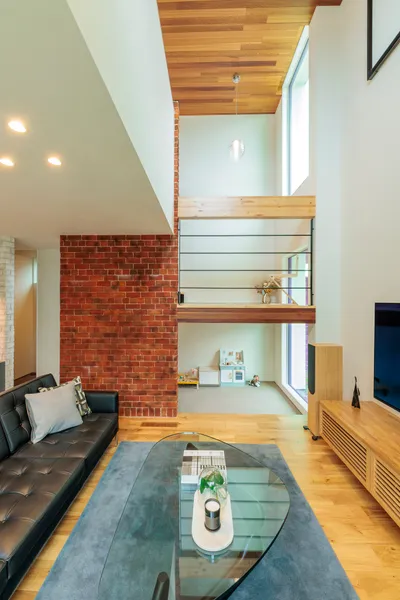 心躍る日々と安らぎを包む家の吹き抜け・階段・階段下空間