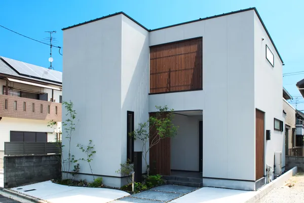 縦格子と通り土間が印象的な現代風京町屋の事例トップ画像