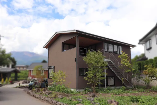 自然素材をふんだんに使った ライフワークを満喫できる家の外観・庭・中庭