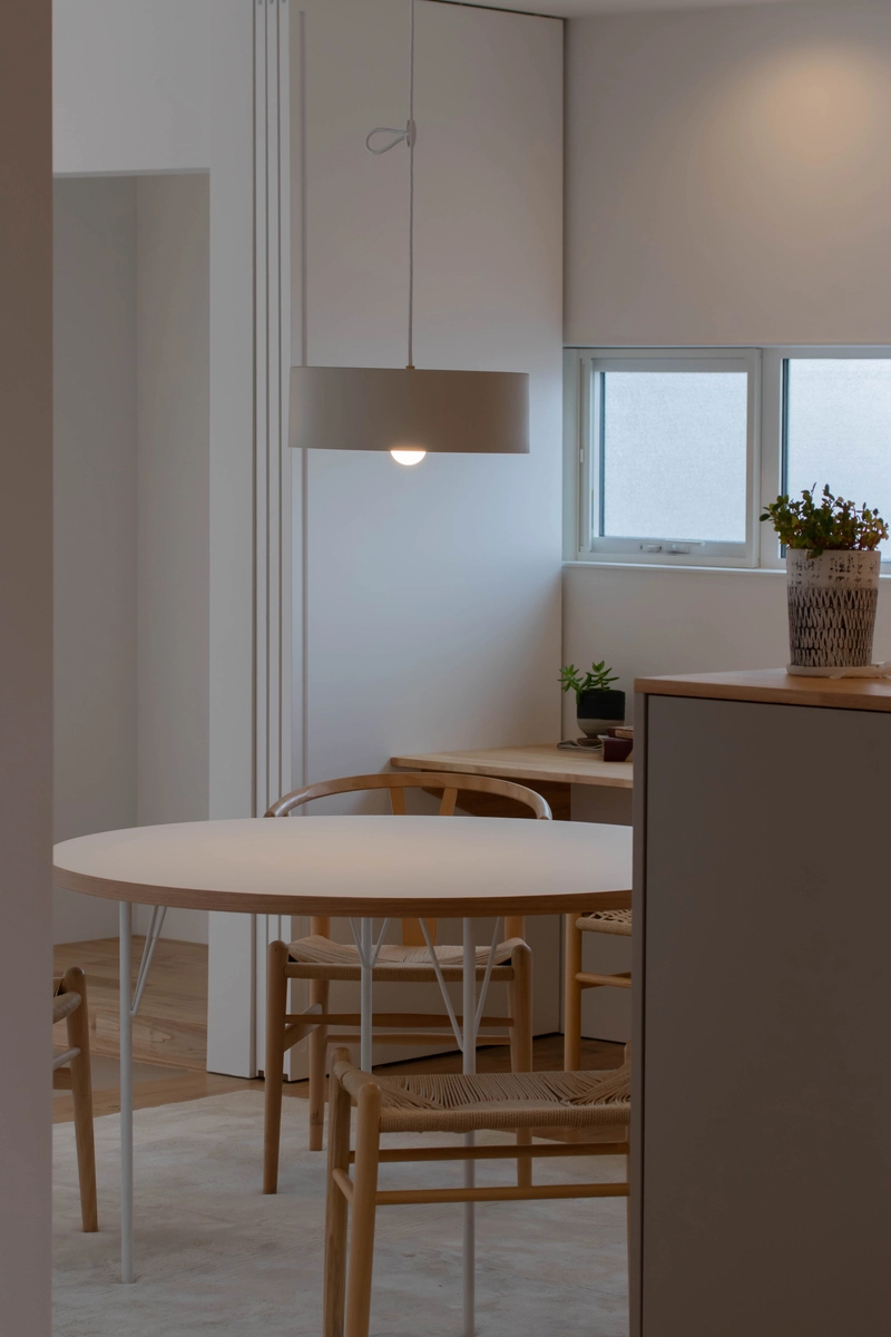 心地よい距離感が育むのびやかな暮らしのダイニング・照明・インテリア・小物