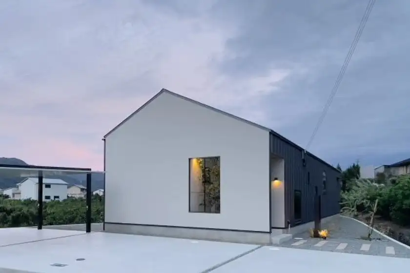 守られた箱の中で気ままに暮らす平屋