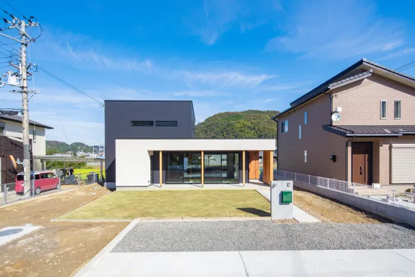 内と外 家族を繋ぐ家の外観