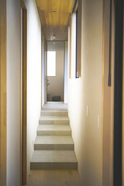 閑静な住宅地に建つ ゆとりの平屋の階段・廊下