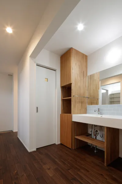 開放感のある 家族が団らんできる住まいの洗面所・収納スペース