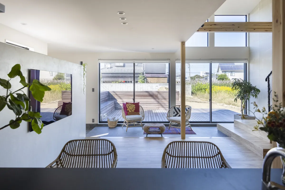 家族との距離が近すぎず離れすぎない 心地の良い家 事例トップ画像