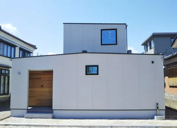 グラデーションのようになだらかな距離感の住まいの事例トップ画像