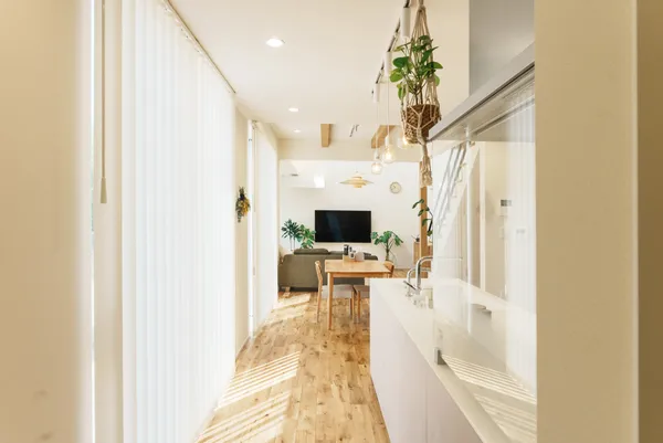 デザイン性と使い勝手を両立させた カフェ風の家のキッチン