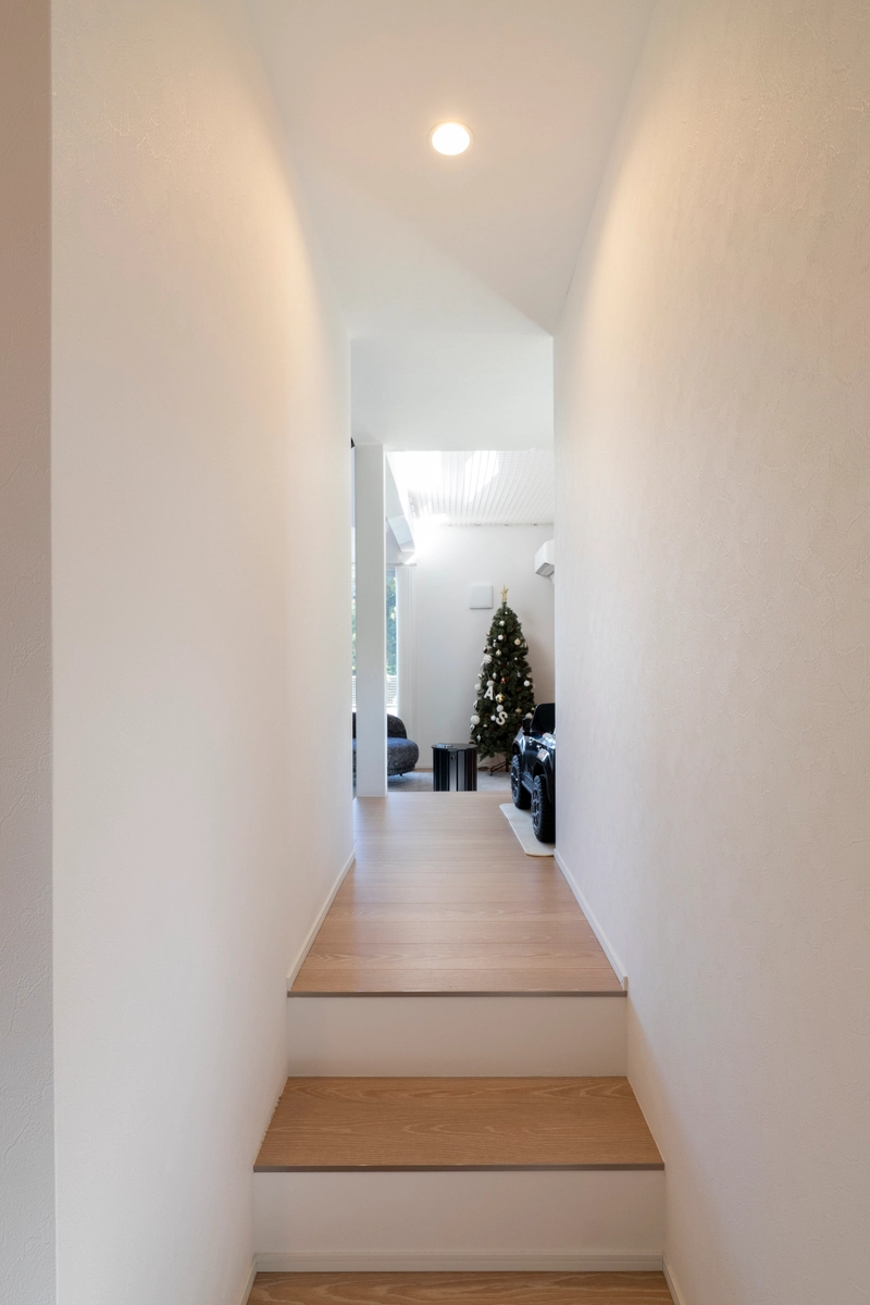思い出を刻む、遊び心の住まいの廊下
