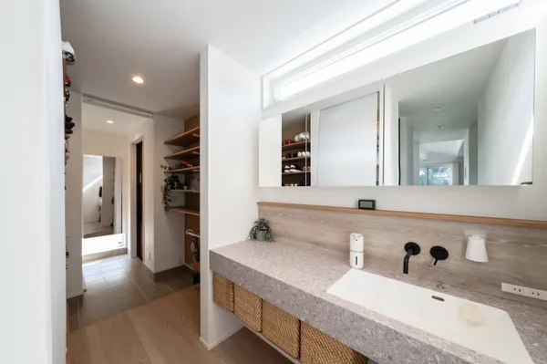 思い出を刻む、遊び心の住まいの洗面所