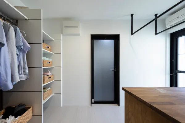 アウトドアリビング くつろぎの場所が詰まった家の家事スペース