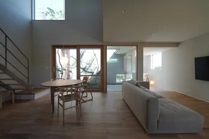 壁と庭が作り出す光と静寂の空間 サブ画像 右