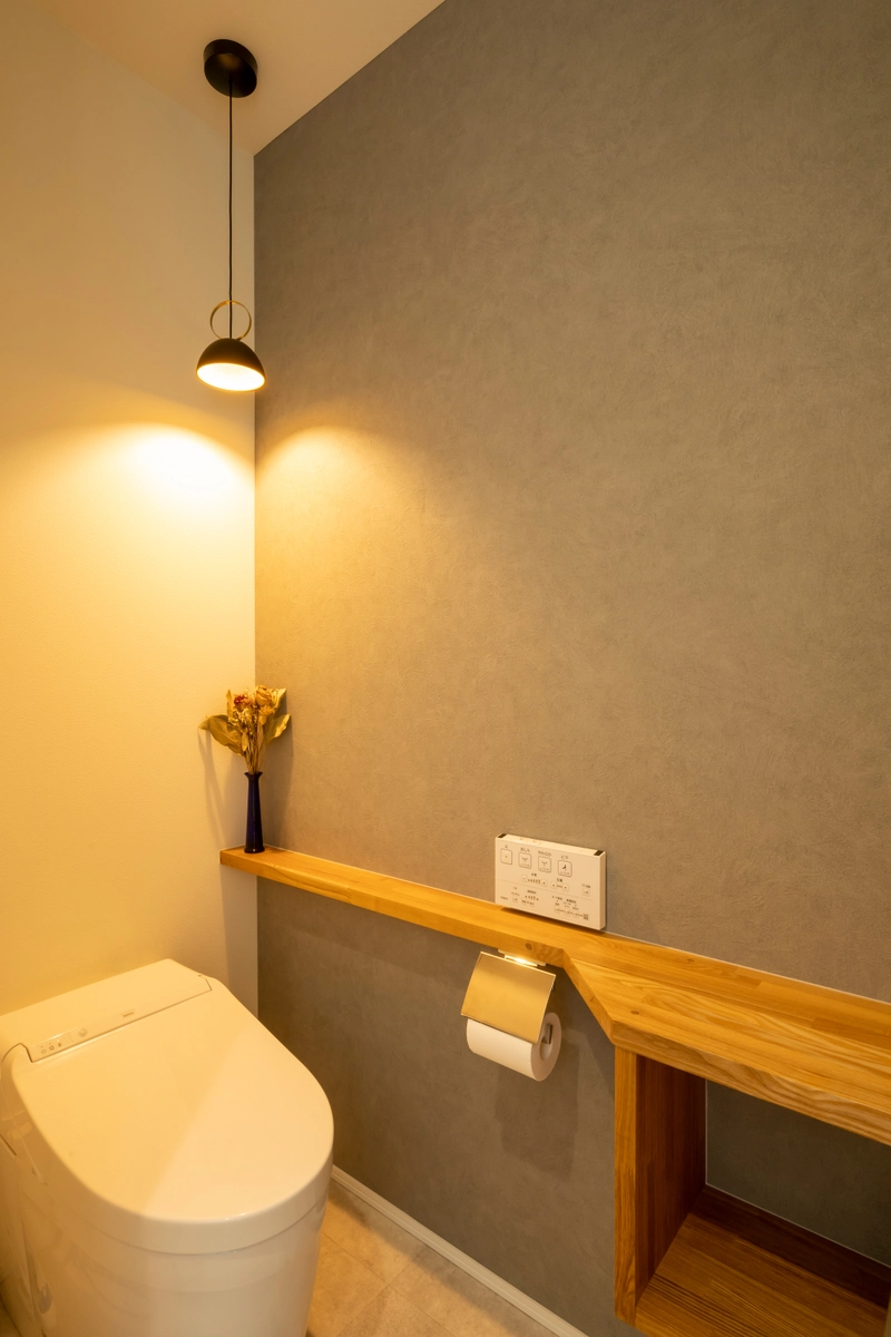 L型+庭の家のトイレ