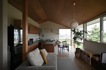 中間領域で周囲にそっと心を開く住まい サブ画像 左