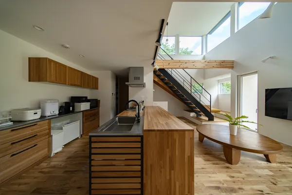 空と遊ぶ家のキッチン