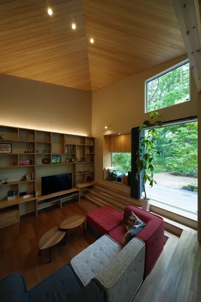 森に包まれた住まいのリビング