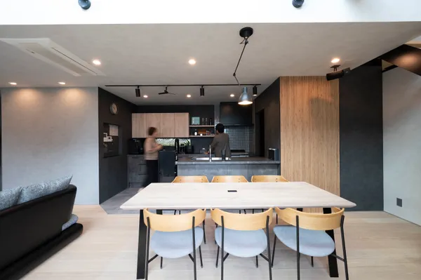 縦と横の繋がりを楽しむ 余白を残したゆとりの家のダイニング・キッチン