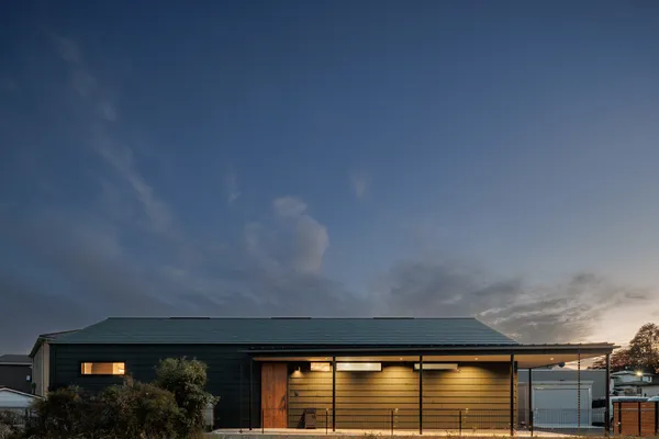 回遊できる非日常的な住まいの外観