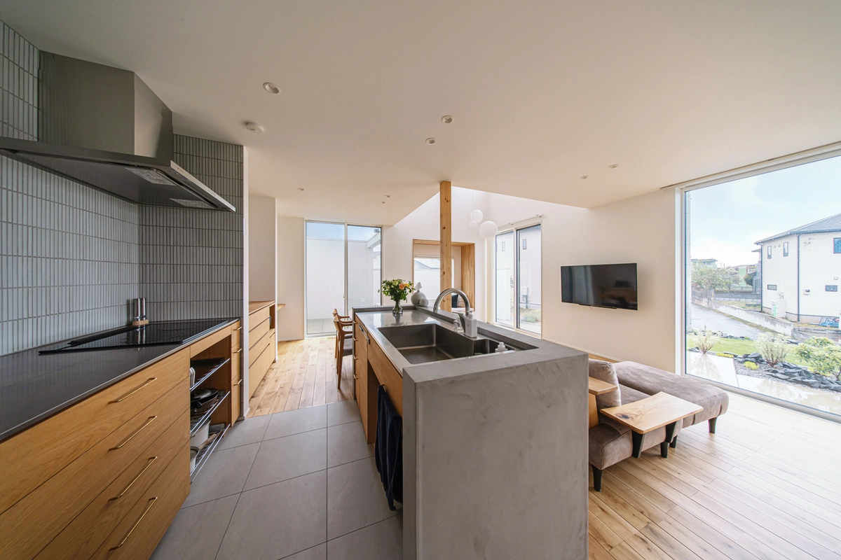 見え隠れを楽しむ家のキッチン