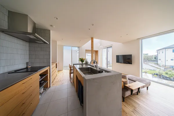 見え隠れを楽しむ家のキッチン