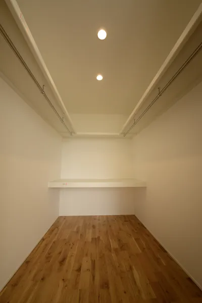 DJブースのある 生活しやすいお家のクローゼット・収納スペース