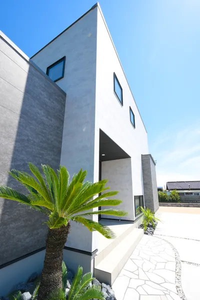 回遊するリゾートライクな家の外観