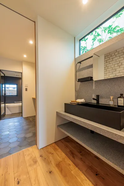 心躍る日々と安らぎを包む家の洗面所