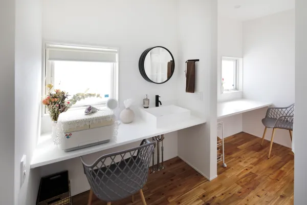 ドアは最小限 ワンルームのような平屋の趣味室・ワークスペース