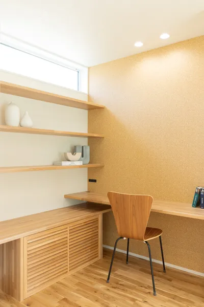 広がりと居心地の良さをあわせ持つ 大開口の家の子供部屋・ワークスペース