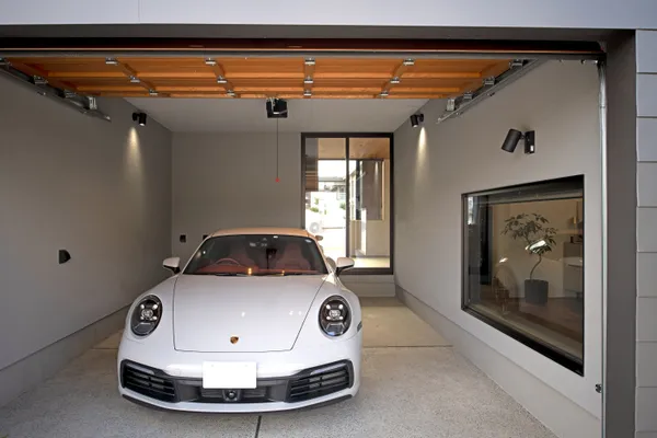 閑静な住宅地に建つ ゆとりの平屋のガレージハウス・車庫