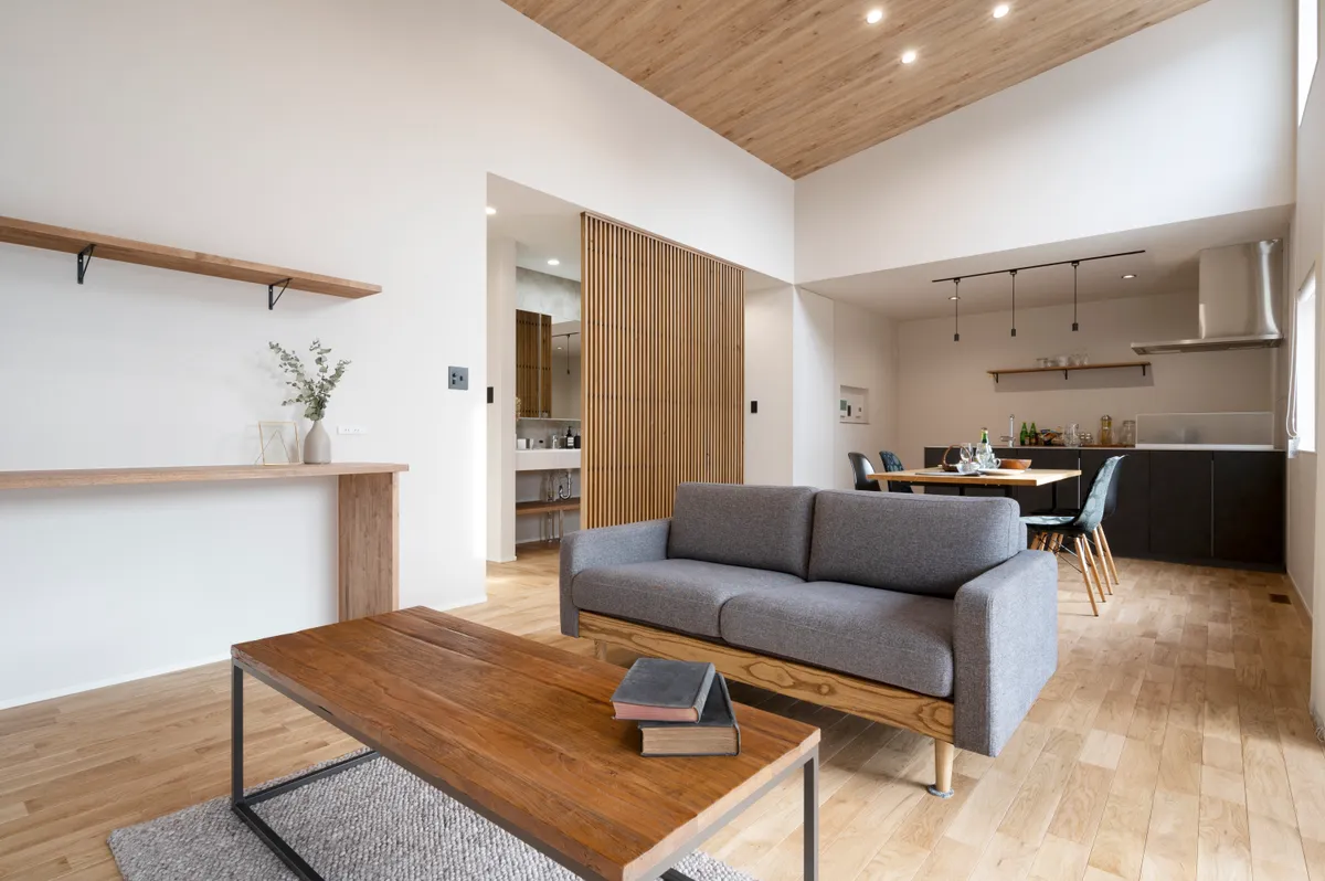 安心感と開放感 ひろく遮る平屋 事例トップ画像