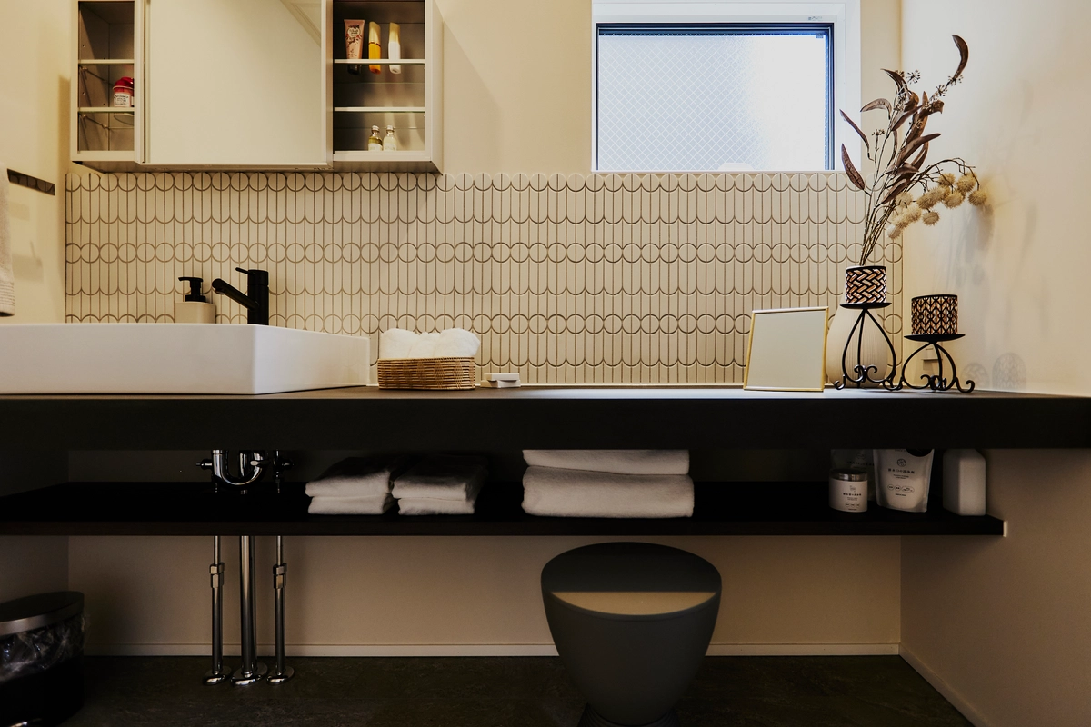 寄り添い、つながる。土間のある家の洗面所