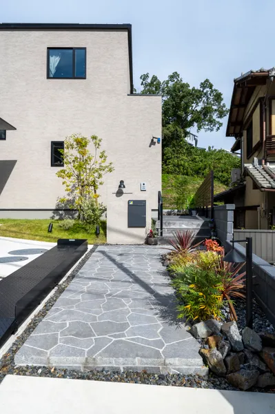 縦と横の繋がりを楽しむ 余白を残したゆとりの家の外観