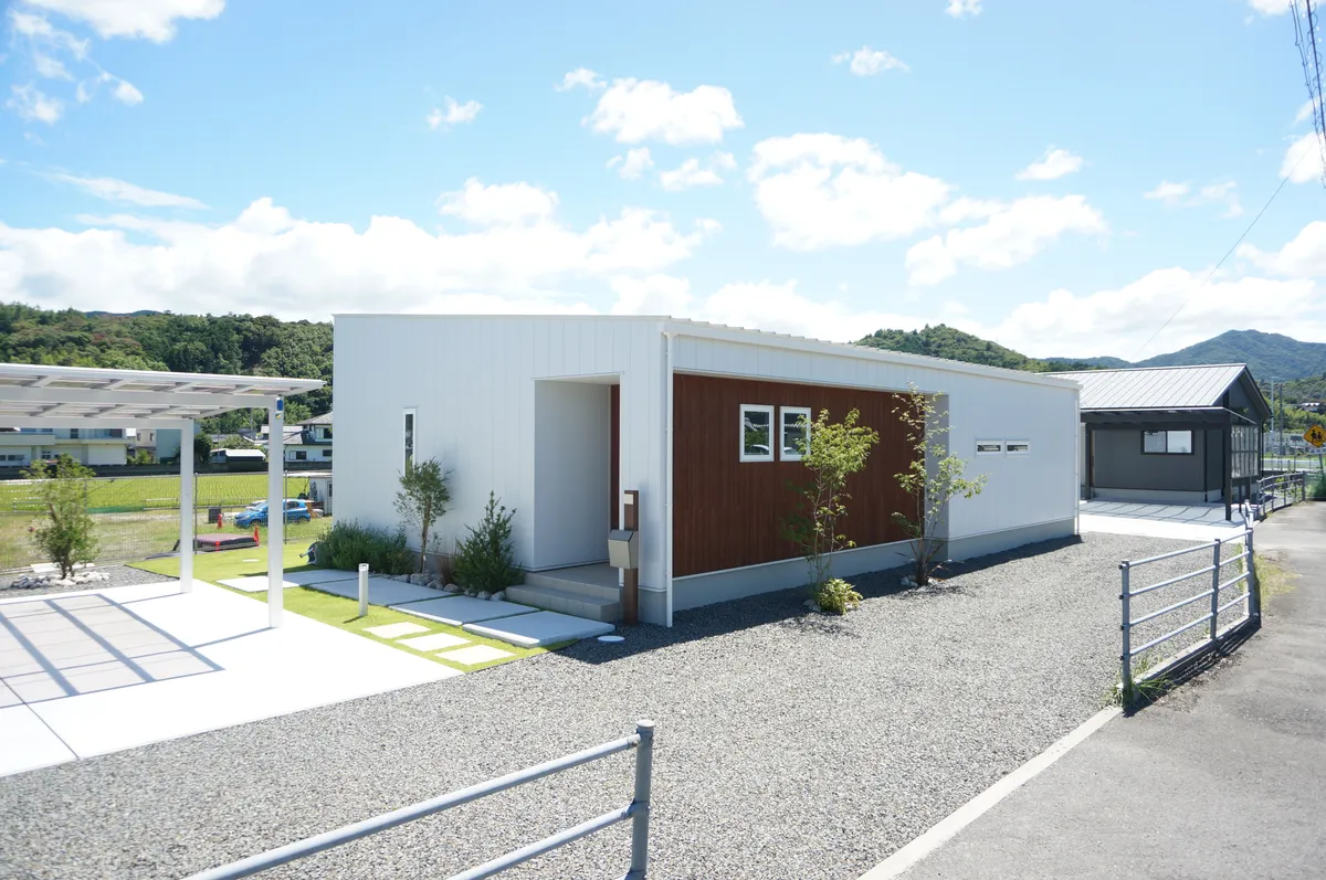 猫と暮らす ロードサイドにある平屋 実例トップ画像