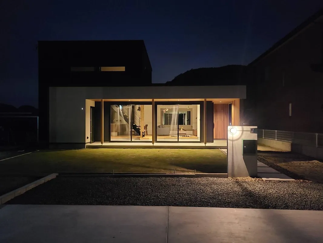 内と外 家族を繋ぐ家 事例トップ画像