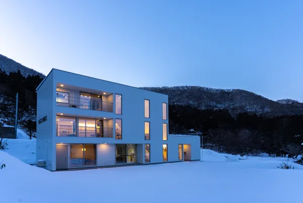 3層吹き抜けの住めるアートギャラリーの事例トップ画像