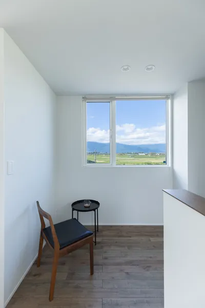 高台にある景色を一望する家のフリースペース