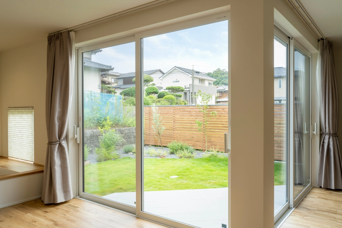 L型+庭の家の庭・中庭