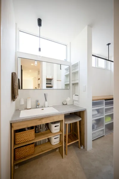 趣味を愉しめる カフェスペースのある平屋の家事スペース・洗面所