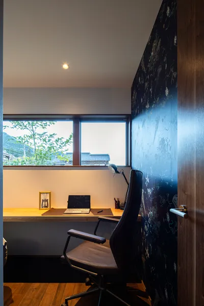 四季と暮らす平屋のワークスペース・アクセントウォール