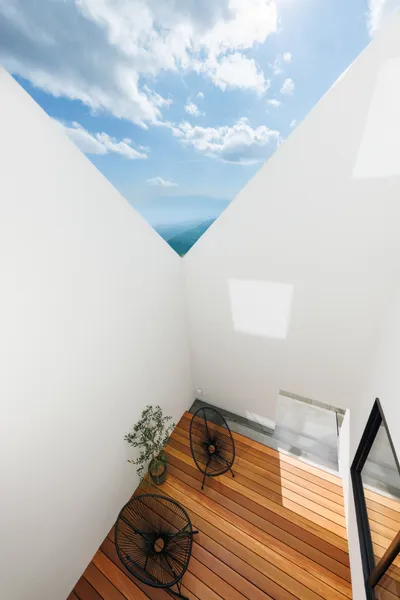 V字デザインが生み出す光と安心の空間						のテラス・デッキ