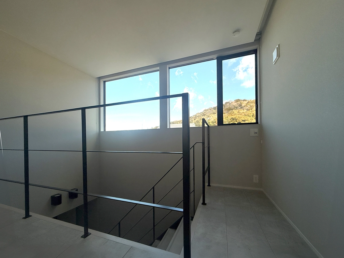 光を設計した2階リビングの家の階段