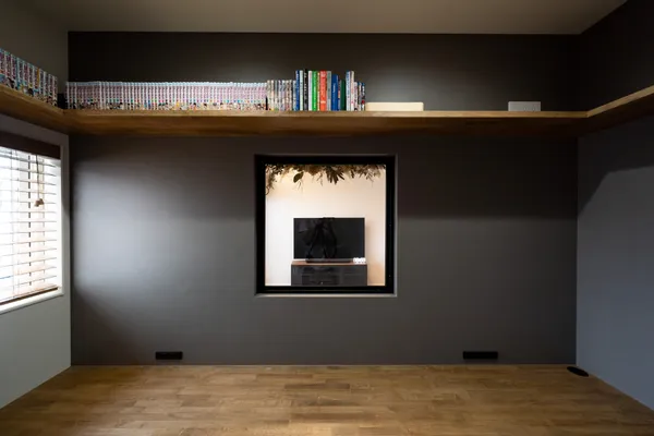 バイクガレージのある通り抜けの平屋の事例トップ画像