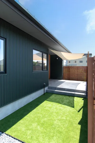 光と風が巡る温もりの平屋のテラス・デッキ・庭・中庭