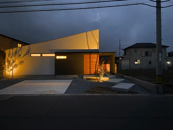 潜在的な要望をデザインした 大屋根のお家