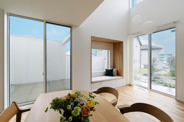 見え隠れを楽しむ家のリビング・ダイニング