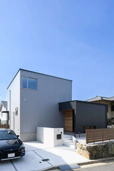 閑静な町にふさわしい家の外観
