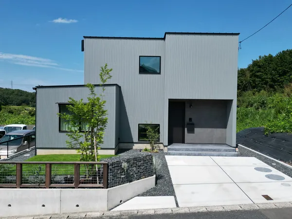 眺望も庭 二つ庭のある家の事例トップ画像