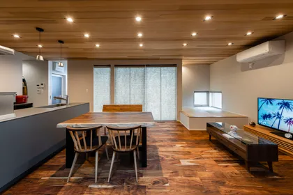 縁側で月見酒… 和のテイストをまとったくつろぎの家 サブ画像 左