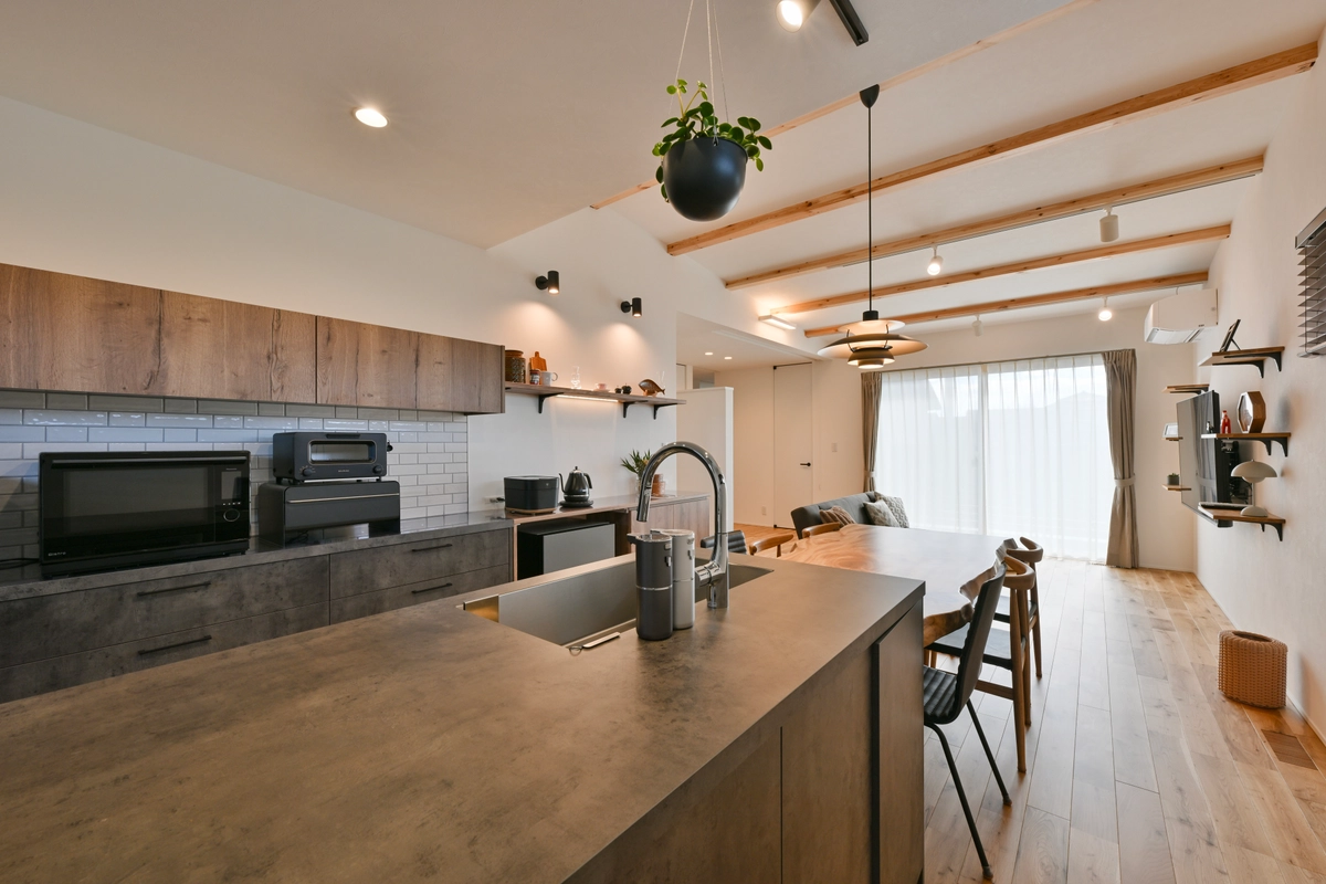 温もり溢れる平屋のリビング・ダイニング・キッチン