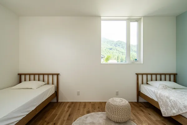 丘の上のランドマークな家の子供部屋